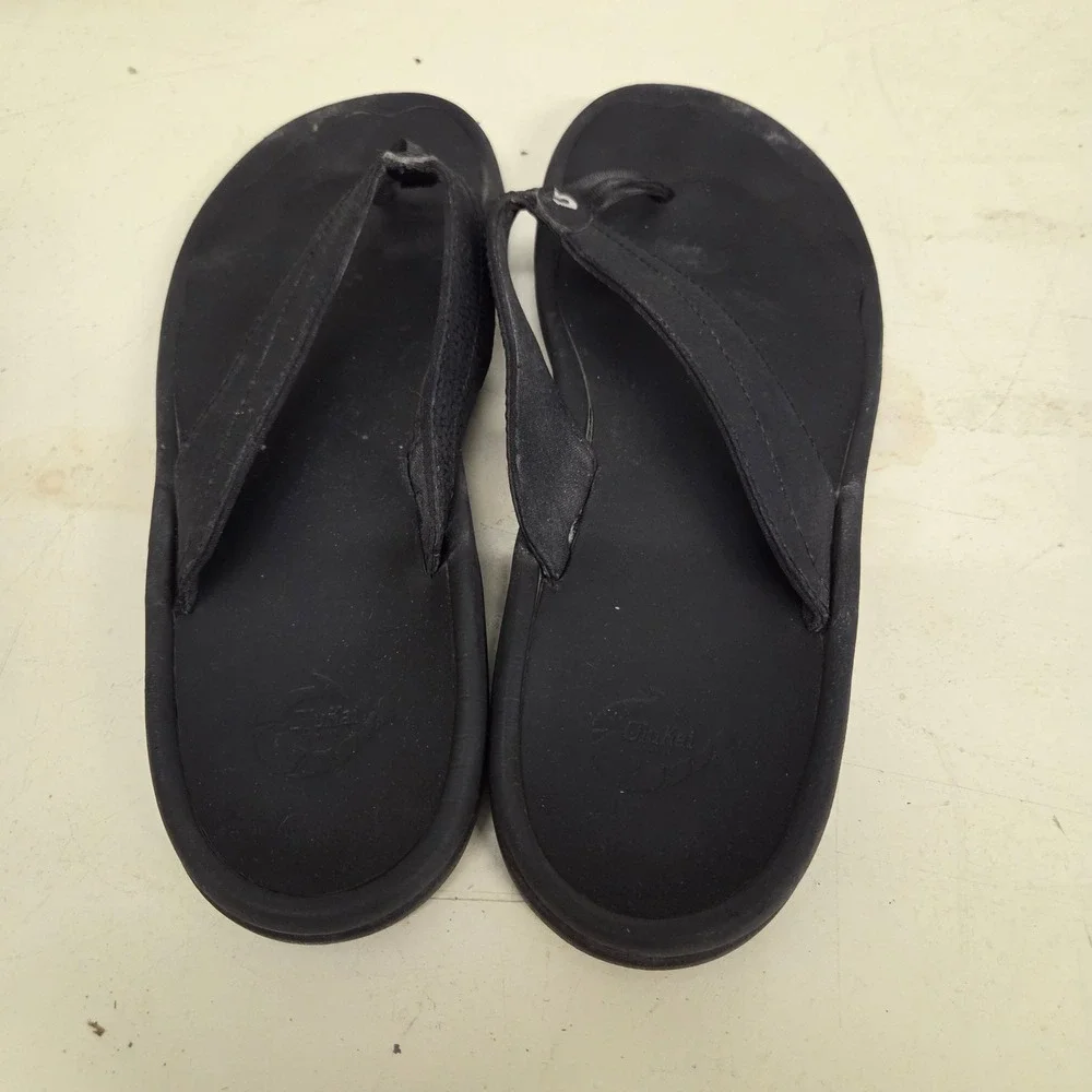 OluKai Ohana Mens Black Flip Flop Sandals Casual Beach Water Resistant Shoes